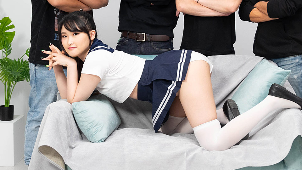 Minnie’s Manager Demands Naked Favor for Silence